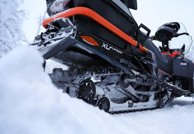 NYA COMMANDER LIMITED 900 ACE FUNKTIONER EASYRIDE-BAKFJÄDRING Med den helt nya EasyRide-bakfjädringen på bredbandare får du bättre grepp, lössnöegenskaper och körkomfort.