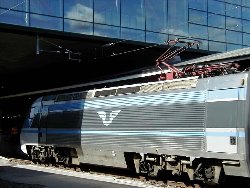Hamnerius: Elektriska och magnetiska fält i byggnader 60 Figur 5.2. Centralhuset, vid Göteborg C, sträcker sig delvis ut över spåren.