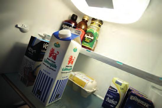 den som kommer in påtänd ska man absolut inte konfrontera personen ifråga. SKA JAG INTE RINGA POLISEN? Vänta tills vi lämnat, då kan du ringa polisen. JAG HAR LARM, HJÄLPER INTE DET?