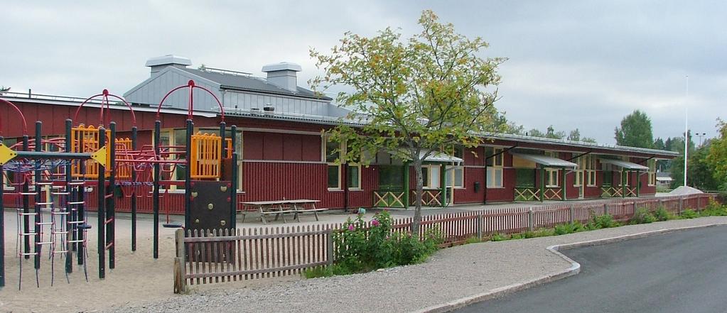 Björktjära skola Kommunal Helhetssyn, kunskaper och arbetsglädje Björktjära är en F 6 skola som ligger centralt i ett villa- och hyresområde cirka 2 km från Bollnäs centrum.