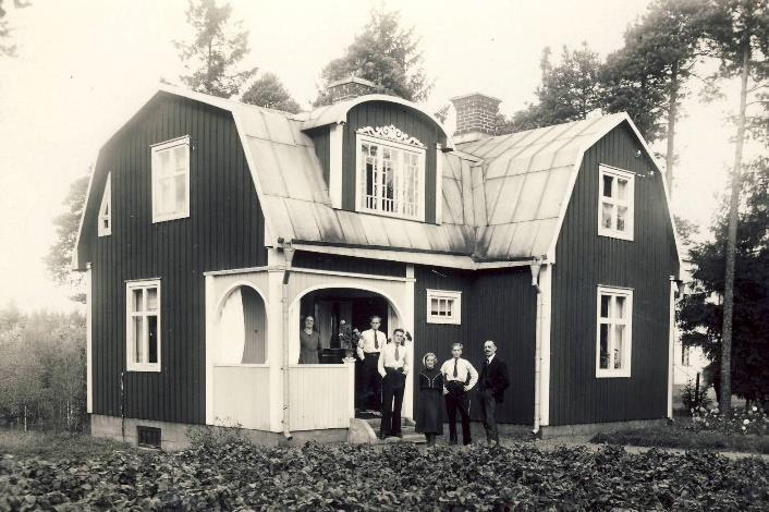 Agda och Karl Ling bodde dock största delen av sina liv på Jönköpingsvägen 10. Karl Ling satt en tid i municipalnämnden och var med och startade möbelfabriken Vasa.