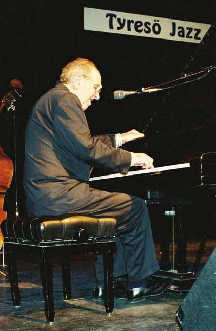 Här är historien om Tyresö Charlie Norman på Forellen, 1994. Lasse Åberg. Jumping Jacks med Anders Linder på Sandelius 20 nov 1994. Starten 1987 var året då Tyresö fick en egen jazzklubb.