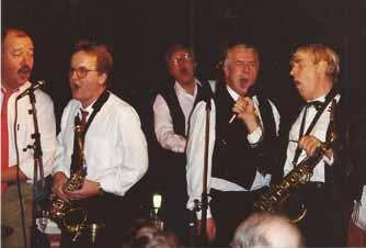 En liten grupp entusiaster anmälde intresse att vara med och driva en jazzklubb och den 13 mars samlades man till ett första möte och beslutade då att bilda Tyresö Jazz & Blues Club.