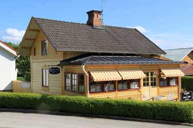 Söderköping Slussvaktarbostaden är byggd 1869-70 i trä. Axel Almgren var slussvaktare här från 1800-talets mitt.