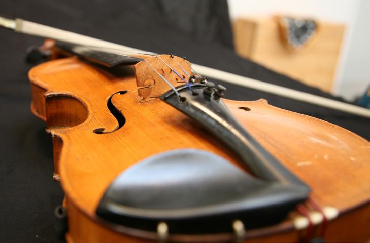 BLECKBLÅSINSTRUMENT Trumpet Trumpeten är bleckblåsfamiljens sopran. Den kan spela spetsigt och snärtigt, men kan också få en mjuk, lyrisk klang.