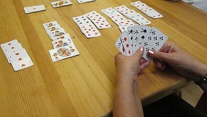 Canasta är ett kortspel som påminner om 500. Man använder två kortlekar i stället för en.