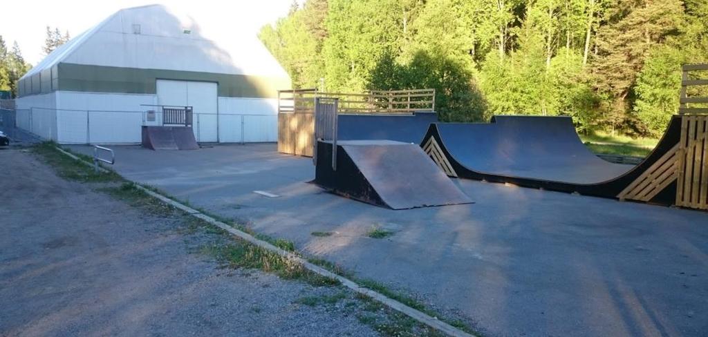 Sydväst om området hittas ett upphävt markavvattningsföretag, Flemmingsberg- Fruängen tf (torrläggningsföretag).