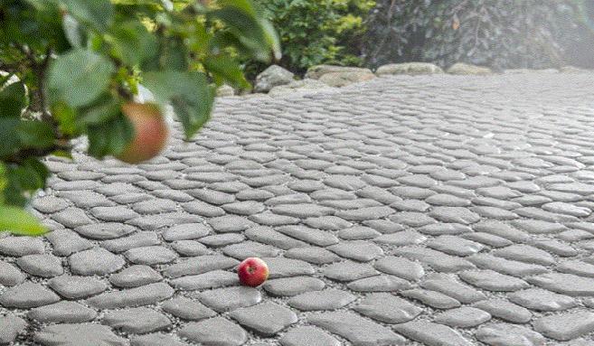 Vattengenomsläppliga ytbeläggningar i hårda trafikerbara ytor (ofta bostadsgator eller parkeringar, (Figur 18-20) möjliggör infiltration av dagvattnet genom öppna porer.