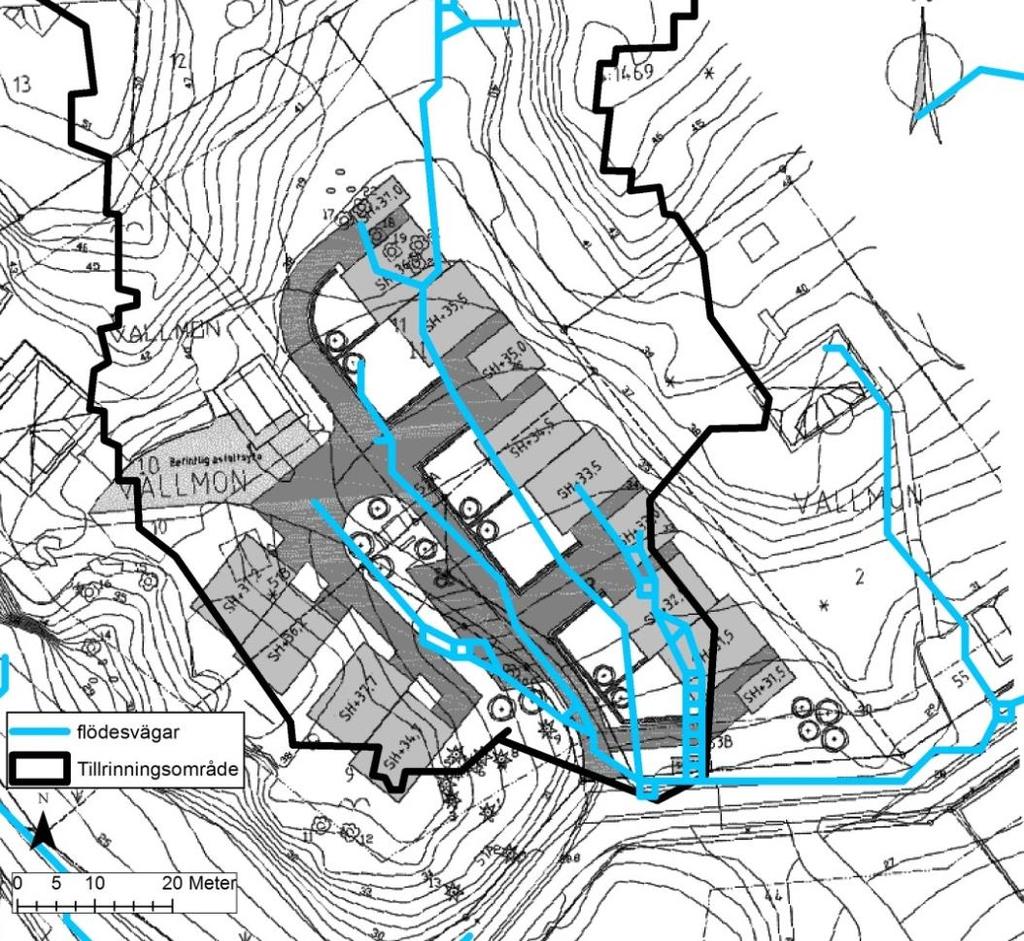 Figur 4. Nuvarande flödesvägar över tomten med husens planerade position inlagd. 2.