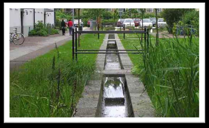 Kanal I området kan också en kanal anläggas, förslagsvis längs med nya lokalgatans norra sida, se även bilaga 2.