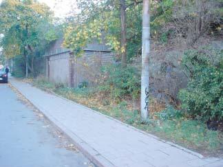 11 PARKEN IDAG INSPIRATION/EXEMPEL Delområde 3 Längs Pontonjärgatan i parkens östra del framträder berget tydligt.