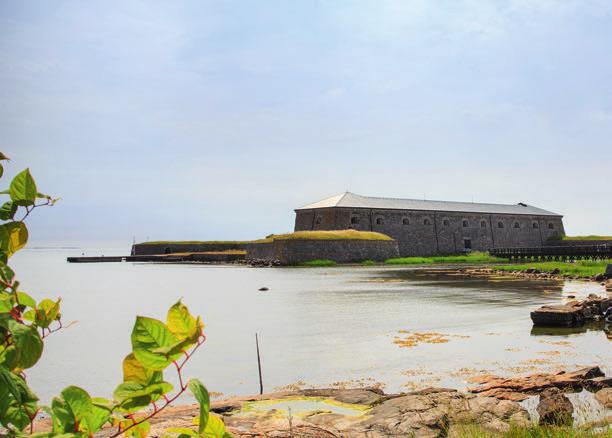 Knappast någon annanstans i världsarvet Karlskrona är känslan av historia så stark som på Drottningskärs sjökastell.