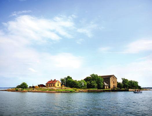 Koholmen, strax öster om centrala Karlskrona, är platsen för Flottans stora kruthus som byggdes i slutet av 1700 talet.