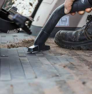SOPMASKIN KM 70/20 C 4 995:- Sopvalsen drivs av båda hjulen Körhandtag justerbart i tre steg Borstvals och sidoborstar kan justeras kontinuerligt Arbetsbredd mm 480 / 700 med 1 sidoborste