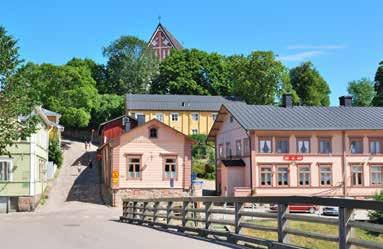 Njut av de gamla välbevarade trähusen i Borgå utanför Helsingfors. På Fazer kan man göra ett virtuellt besök i chokladfabriken. Vackra Borgå och smarriga Fazer, två korta utflykter på olika teman.