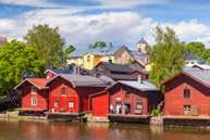 Kullerstensgator, flera 18 HELSINGFORS & ÅBO 2018 hundra år gamla träbyggnader och medeltida känsla. Borgå är egentligen inte en kuststad, men den har förbindelse med Finska viken via Borgå å.