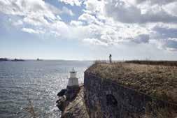 Icakuriren tog båten till vackra världsarvet Sveaborg som i år firar 100 år som finsk fästning. På äventyr i Sveaborg Sveaborg är en av världens största sjöfästningar, och Sveriges dyraste bygge.