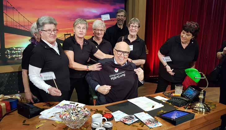 Länet runt På bilden syns Maj-Britt Karlsson, Karin Ståhlberg bakom Yvonne Haglöf, Björg och Sten Halvarsson, Marika Wegscheider, Laila Ahl.
