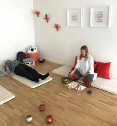 Jag tycker om yoga eftersom jag känner att hjärtat verkligen slappar av. Och man får motion på samma gång.