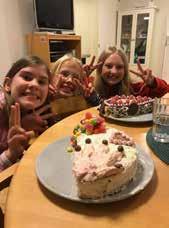 Tilda, Hanna, Minna, Georg, Alexander, Wilgot, Jenni och Agnes fick som belöning för väl utförda kreationer äta upp sagda