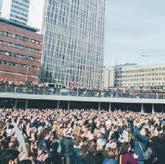 Under högtidliga former och med Riddarfjärden som fond, bjuder vi paren på en minnesvärd ceremoni. Läs mer på stockholm.se/ vigslarpride.