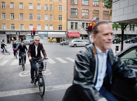 Attitydundersökningen visar att både fotgängare, bilister och personer som cyklar pekar ut cyklister som den trafikantgrupp som visar andra minst hänsyn. Behöver cyklisterna ta sig i kragen?