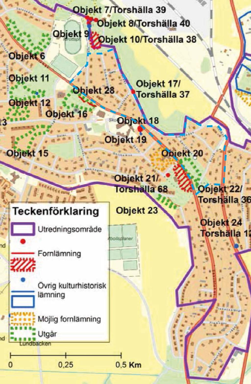 Eskilstuna kommun 8 (18) Bilden visar fornlämningarna i området. Planområdet markeras med den blåa streckade linjen.
