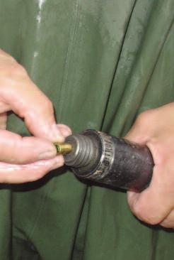 att satsa på en dyrare kvalitet som är driftssäkrare. Du behöver inte ha licens för att använda en bultpistol.