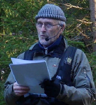 När berättarnamnen skulle fördelas ut på datum så fick Jörgen frågan om han vill komma till premiären och det ville han gärna. Han sa sig vara hedrad över att få inleda säsongen.