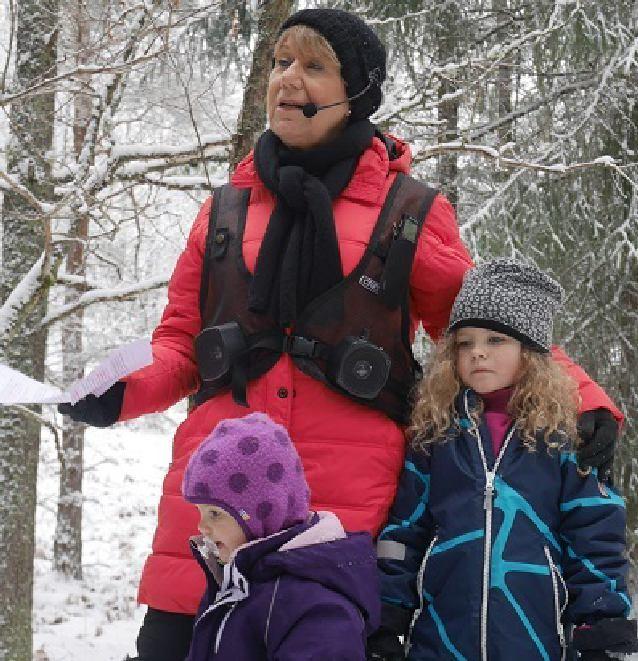 nyårsdagen inföll nämligen på söndagar. Men den 8 januari tändes åter elden, då i en härlig skog strax norr om Dalens förskola.