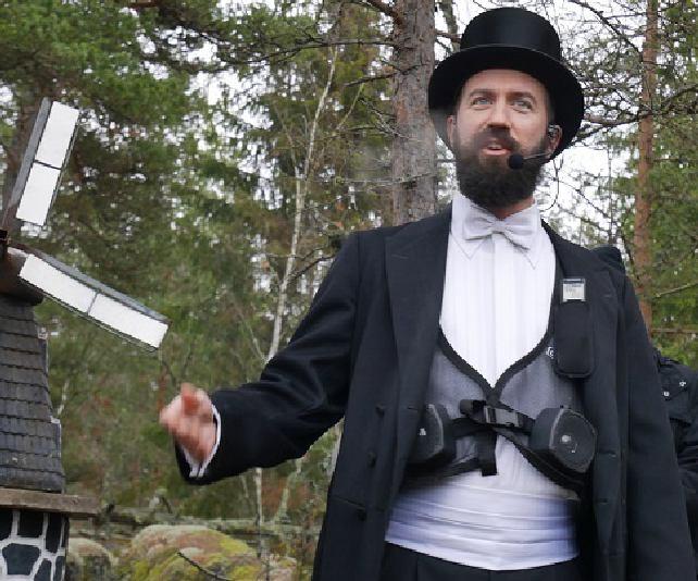 nybliven pensionär i Boxholm. Hon var riktigt kul att lyssna på, det var intressant och det blev många fniss och glada leenden bland publiken.