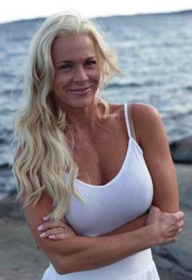 Lidingöföreningen på Dalhalla Malena Ernman den 12 13 juli 2014 Dag 1. Avresa från Lidingö Stadshus kl 09.00 (35 pers) i strålande solsken.