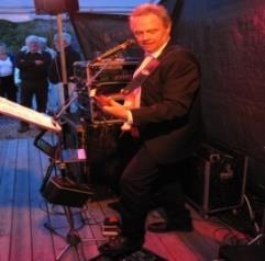 Trivselkväll Torsdag 22 mars kl. 18.30 i Skintebo Gille. En trevlig kväll i goda vänners lag. Vi äter och dricker gott. Pratar och dansar till Gunnars OneMan Band.