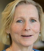 Marie Kierkegaard, legitimerad sjukgymnast sedan 1984, medicine doktor i fysioterapi sedan 2010 och har sedan 2002 specialistkompetens i sjukgymnastik/fysioterapi inom neurologi.