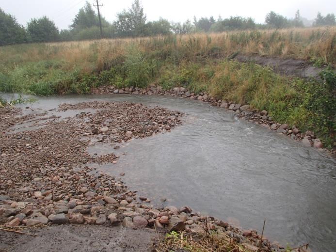 Biotopvård av vattendrag De biotopvårdande arbetena har, liksom under etapp 2, bestått i en kombination av utläggning av sten och lekgrus på bottnar på strömsträckor, plantering av skuggande träd i