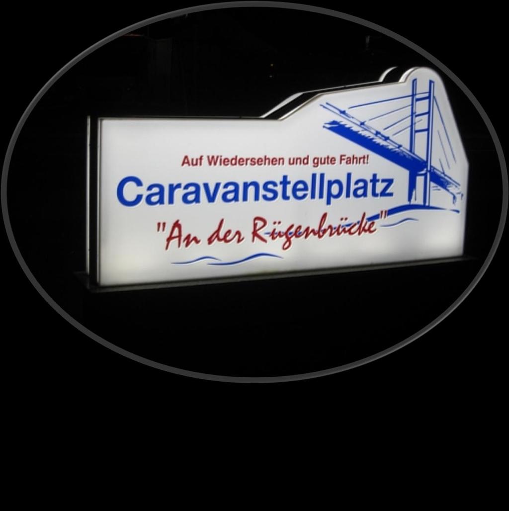 Lördagen den 4 oktober och nu tar vi det lugnt på förmiddagen. Vi går över gatan till en husbil/husvagnsfirma och kollar på husbilar.