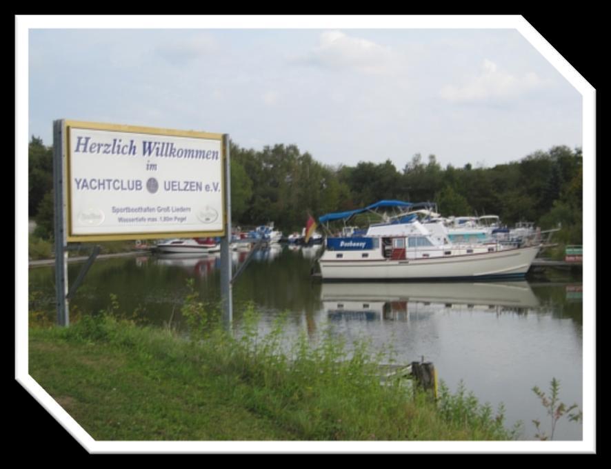 Vi lämnar Celle på eftermiddagen, förflyttar oss några mil och hittar en fin småbåtshamn längs Elbe- Seitenkanalen.