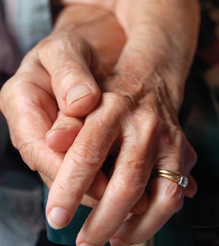 Inledning En strategiplan för äldres tandvård är nödvändig eftersom befolkningen blir allt äldre. Cirka tjugo procent av Sveriges befolkning 2016 (2,0 miljoner) är 65 år eller äldre 2.