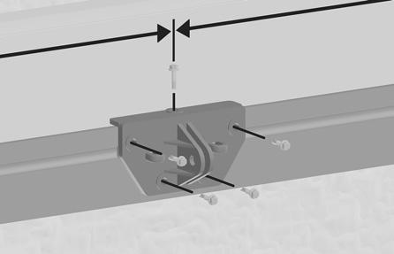 7.10 Montering av portmedbringare Montera portmedbringaren i mitten av den övre portsektionen. 7.