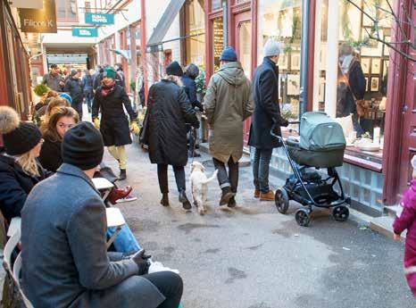 Gångnät och gångmiljö Gångnät och gångmiljö Principer för gångmiljöers form och innehåll När vi zoomar in till stadens gångmiljöer närmar vi oss dels övergripande hur dessa samspelar med omgivningen