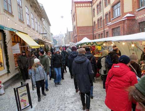 förutsättningar. Staden bör satsa speciellt på nya stråk för upplevelse och rumsbildande längs vatten. Exempel på gångstråk längs Eriksbergs kaj. Exempel på gångstråk i Haga.