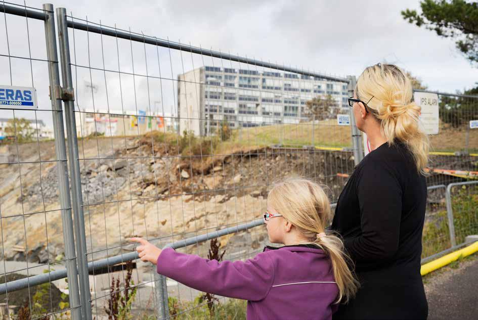 Säkerställ gena, tydliga och lättorienterade stråk Alla fotgängare ska utan förkunskap förstå hur de ska ta sig igenom en omledning. Detta ställer höga krav på orienterbarhet och överblickbarhet.