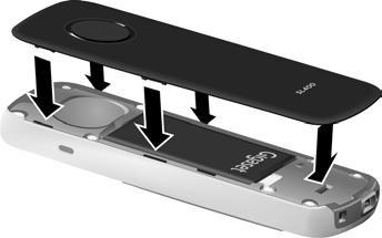 Komma igång Börja använda handenheten Displayen skyddas av en plastfolie. Ta av skyddsfolien! Sätta i batteriet och stänga batterilocket Varning!