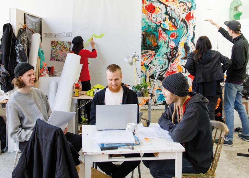 KONSTNÄRLIG FÖRDJUPNING KOF 10 studerande KOF är en utbildning som vänder sig till den som redan har någon form av konstnärlig grundutbildning.