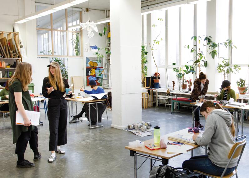 INFORMATION OM STUDIER PÅ KV KONSTSKOLA Tre utbildningar KV Konstskola är en fristående skola med Folkuniversitetet som huvudman.