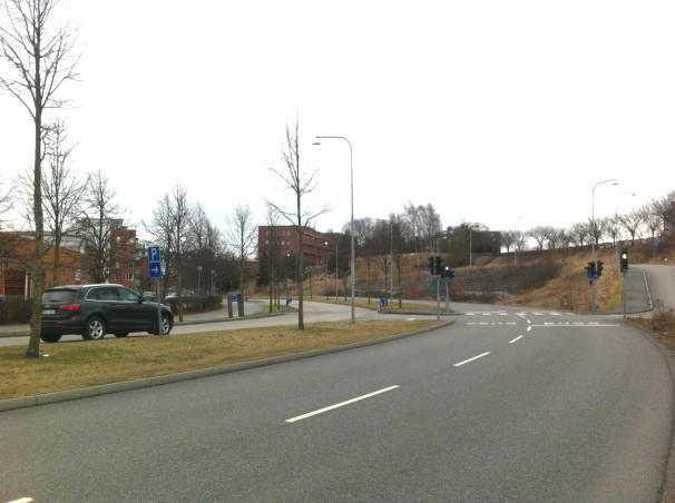 Service Handel finns inom gångavstånd i första hand vid Eriksbergs köpcenter vid Säterigatans norra del.
