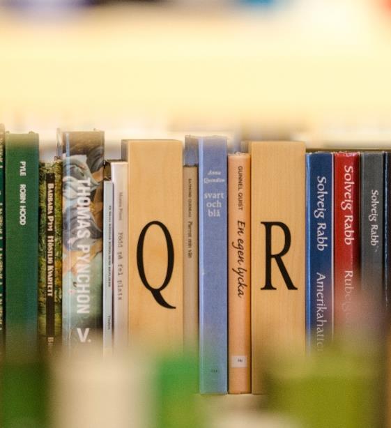 Biblioteket är till för alla på lika villkor, besökarnas behov ska ställas i centrum och verksamheten ska anpassas efter samhällsutvecklingen.