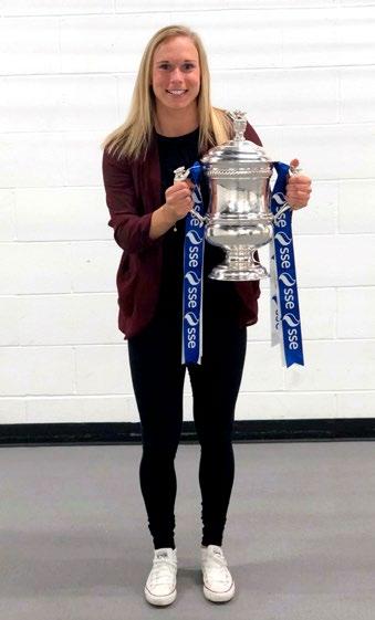 alumnintervju Att hitta en bra balans mellan skola och träning var nyckeln för mig Namn: Jonna Andersson Ålder: 25 Meriter: 147 A-lagsmatcher i Linköpings FC.
