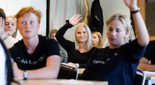 Pedagogiskt ledarskap 100 Samhällskunskap 1a2 50 Svenska 2 / Svenska som andraspråk 2 100 gymnasiearbete 100 inriktning Fritid och hälsa 300 Fritids- och friskvårdsverksamheter 200