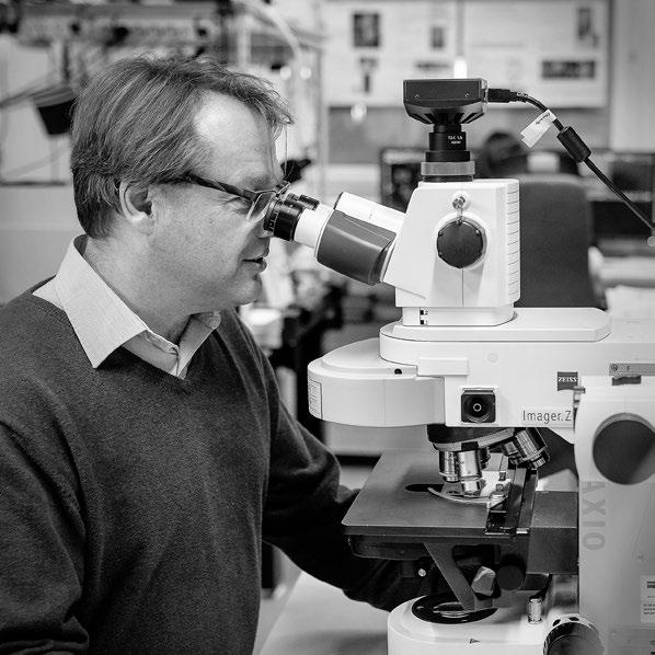 Detta kräver en djupare förståelse av parasitens biologi, hur den koloniserar en ny värd, undviker immunsystemet och orsakar sjukdom.